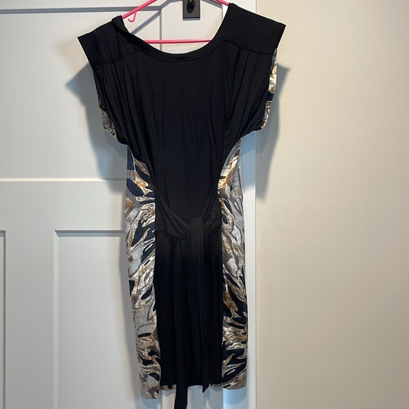 Like new womens size small dress - Picture 2 of 4